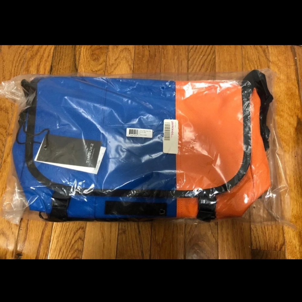 Brand new Timbuk2 classic messenger bag size small